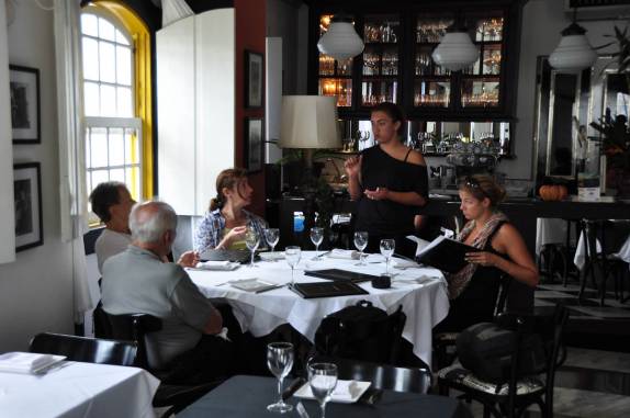 Delicioso almoço em um dos muitos restaurantes charmosos de Parati, no Rio de Janeiro